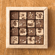 Oberlausitzer Nougatschachbrett · Hochwertiges Nougat · 16 Stück · Zum Teilen, 120g