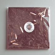 Handgemachte Schokoladentafel Die Vollmundige 66% mit Chai Küsschen und Mandel, 80g