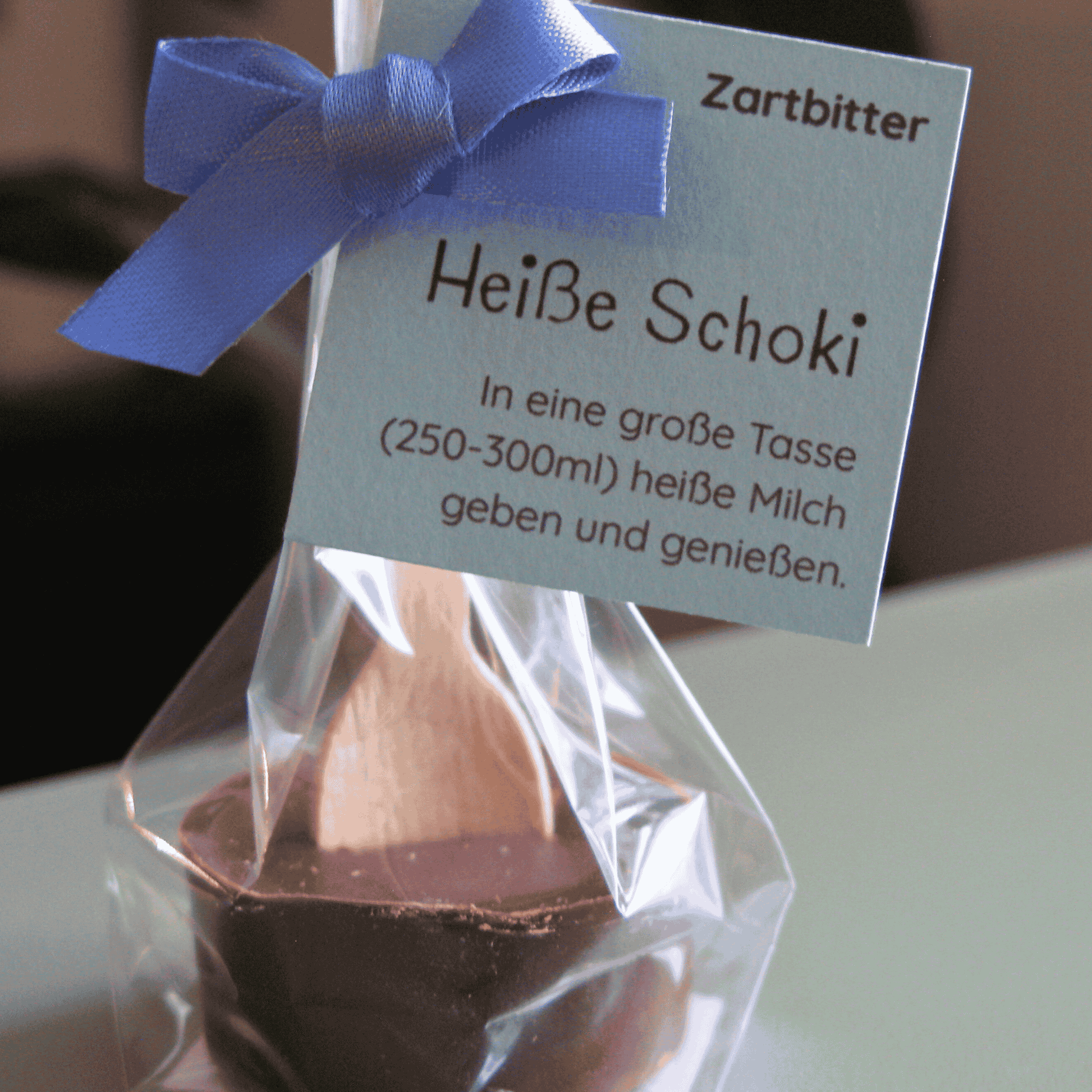 Detailansicht heiße Schokolade Die Sanfte 65% Zartbitter in Verpackung